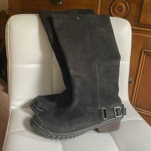 Black sorel slimpack boots